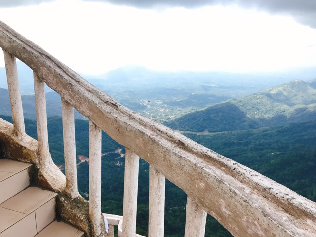 Sri Lanka Jasmine Tours ＆ Driver スリランカジャスミンツアーズ撮影。
アンブルワワタワーに登る