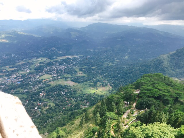 Sri Lanka Jasmine Tours ＆ Driver スリランカジャスミンツアーズ撮影。
アンブルワワタワーに登る
景色が絶景
