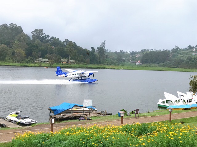 Sri Lanka Jasmine Tours & Drivers
スリランカジャスミンツアーズ
撮影。ヌワラエリヤのグリゴリー湖
水上飛行機